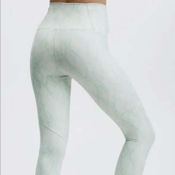 NWT Fabletics Define Ultra High-Waisted Powerhold 7/8 Leggings Sz Small - Picture 3 of 9